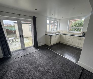 3 bedroom semi-detached house to rent - Photo 6