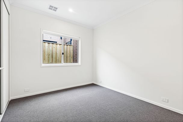 Stunning 4-Bedroom Home with Modern Amenities in Heart of Wollert! - Photo 1