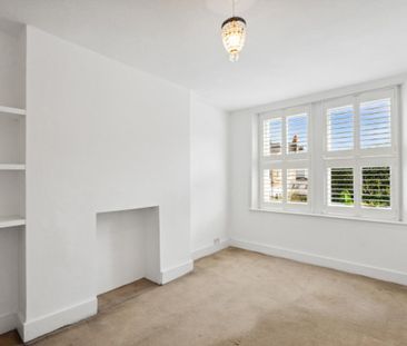 4 bedroom house in London - Photo 1