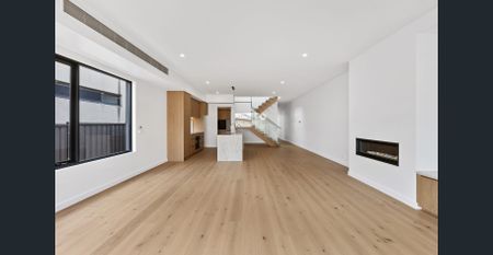 A Spacious Family Haven in the Heart of Niddrie - Photo 3