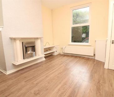 2 bedroom end of terrace house to rent - Photo 3