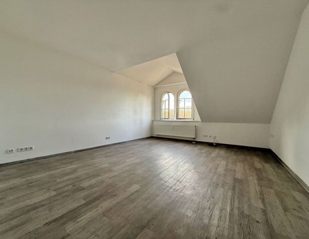 2 Zimmer • im Dachgeschoss • mit Oberlicht • Tiefgarage möglich • im Zentrum • Chemnitz • zur Miete - Photo 1