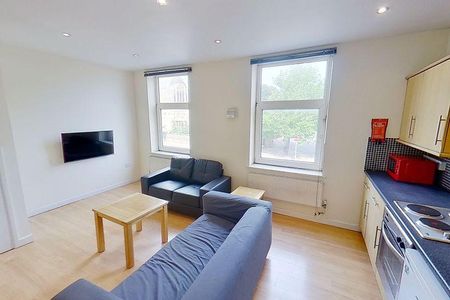 3 bedroom flat to rent - Photo 2