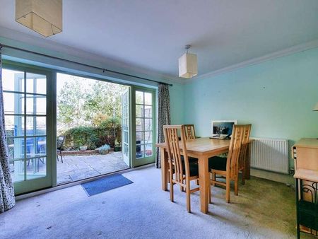 Bingham Close, Cirencester, GL7 - Photo 3