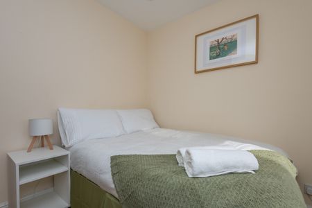 3 Bed Flat, Falcon Road, SW11 - Photo 5