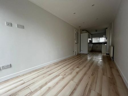 3 bedroom detached house to rent - Photo 3