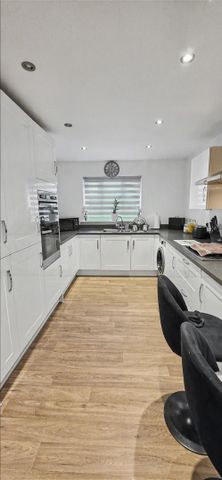 4 Bedroom House to let - Photo 2