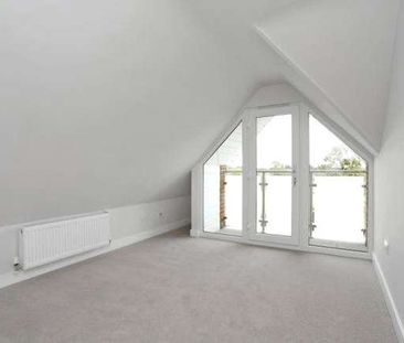 Forming part of this impressive development, this light and bright ... - Photo 2