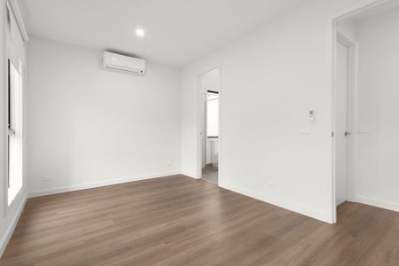 MODERN THREE BEDROOM HOME - Photo 4