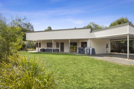 FAMILY HOME IN TRANQUIL TRENTHAM SURROUNDS! - Photo 2
