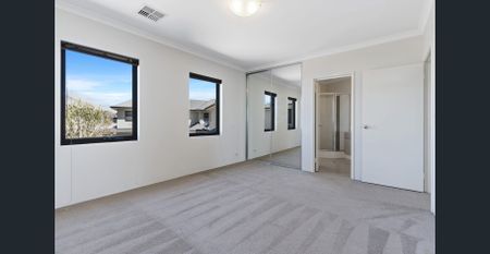 Townhouse in a prime location! - Photo 5