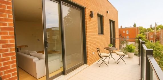 2 chambres lumineux avec grand balcon privé sur ruelle - Photo 2