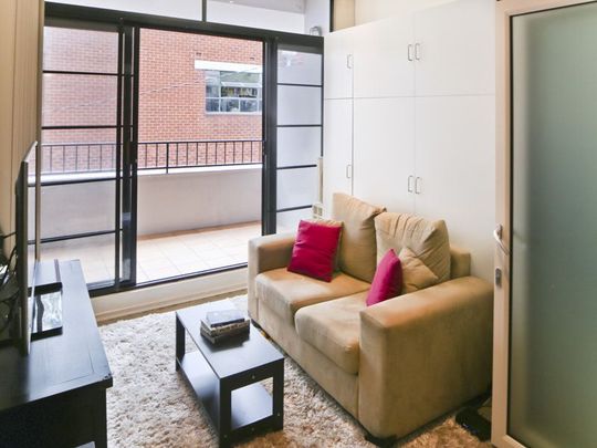 Sophisticated and Stylish One Bedroom Apartment - Photo 1