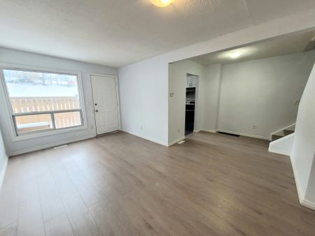 For Lease - 477 Dean Avenue Unit# 49, Oshawa, Ontario - Photo 2