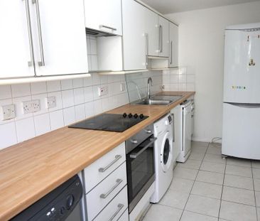 2 bedroom ground floor flat to rent - Photo 2