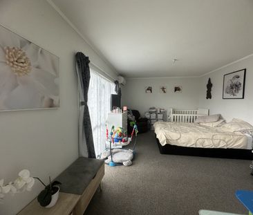 Affordable 2 bedroom unit in Onehunga - Photo 2