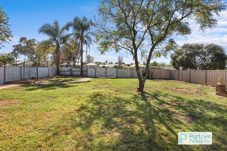 22 Hillvue Road, TAMWORTH NSW 2340 - Photo 2