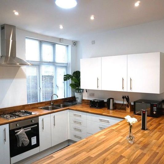 5 bedroom house of multiple occupation to rent - Photo 1