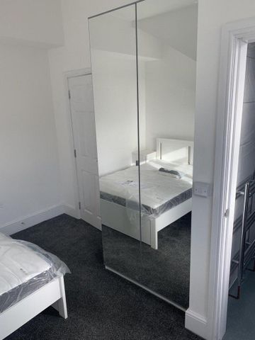 3 bedroom flat to rent - Photo 2