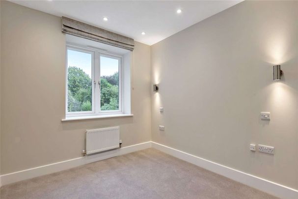 A stylish apartment in central Sevenoaks, finished to a very high specification throughout. - Photo 1