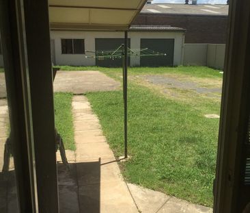 For Rent - One Bedroom Semi House with Parking - Photo 1