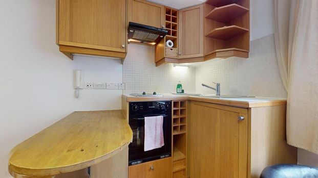 Studio to rent - Photo 1