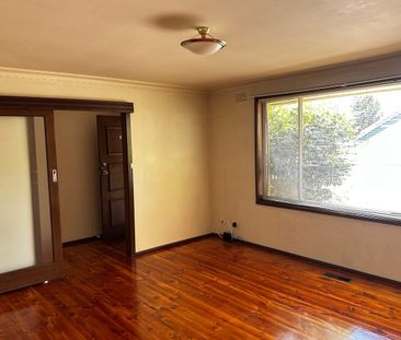 Well Located Two Bedroom Unit with Garage - Photo 3