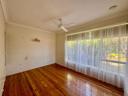 SPACIOUS 3-BEDROOM HOME IN A QUIET SPEERS POINT LOCATION - Photo 4