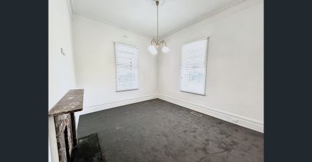 Historic Family Residence - Photo 3