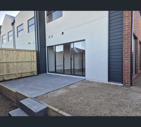 16 Radius Walk, Donnybrook, Vic 3064 - Photo 5