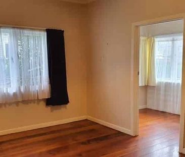 Character Home - 2 Bedrooms + Study/Nursery - Photo 3