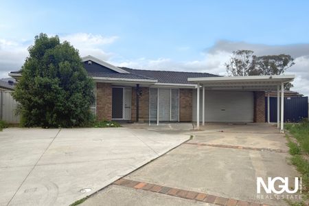 Spacious Family Home In Quiet Cul-de-Sac – Prime Location! - Photo 3