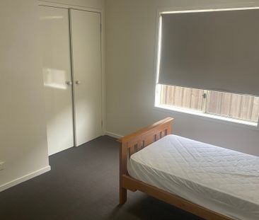 Cranbourne East - Photo 4