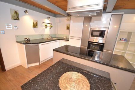 3 bed Apartment for Rent - Photo 3