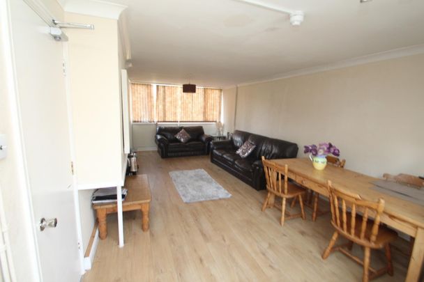 Room 3, 20 Barley Croft, HP2 4UY, Hemel Hempstead - Photo 1