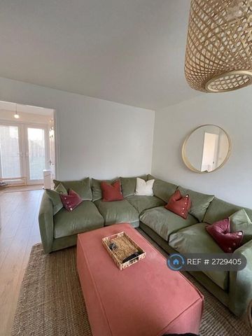 2 bedroom semi-detached house to rent - Photo 3