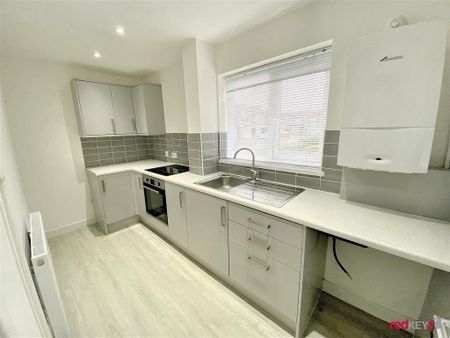 2 bedroom end of terrace house to rent - Photo 2