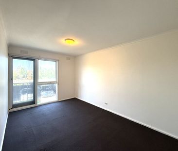 LOW MAINTENANCE BEAUTY - Photo 2