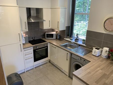 2 Bed Flat, Headingley Lane, LS6 - Photo 5
