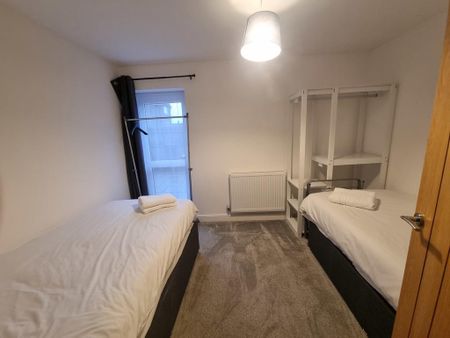 2 bedroom ground floor flat to rent - Photo 3