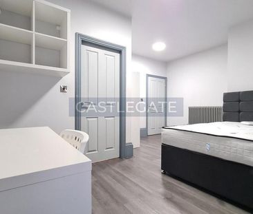 1 bedroom in a flat share to rent - Photo 2