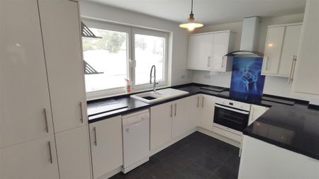 2 bedroom flat to rent - Photo 4