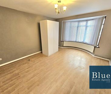 3 bedroom semi-detached house to rent - Photo 4