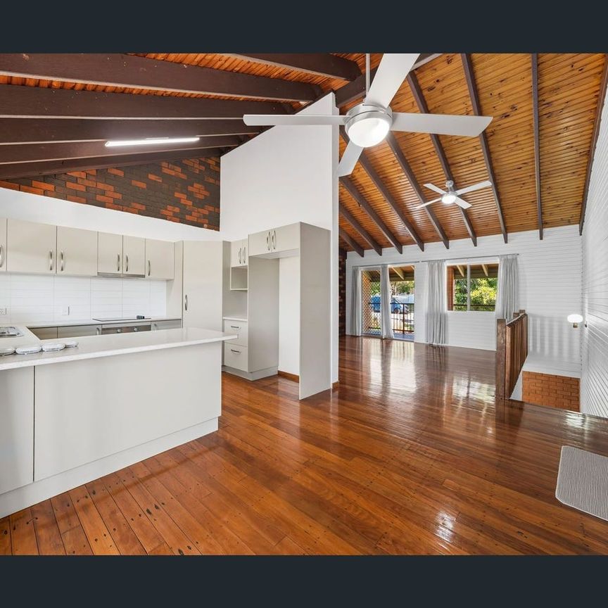 Perfectly Located Large Family Home - Photo 1