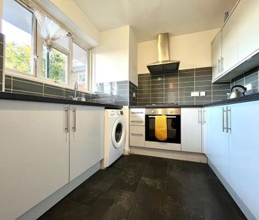 1 bedroom in a flat share to rent - Photo 1