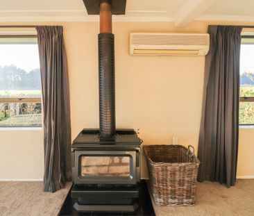 Country living with the city on your door step. - Photo 4