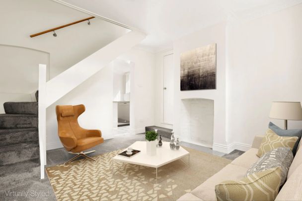 Newly refurbished charming one-bedroom terrace awaits! - Photo 1