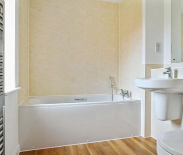 3 bedroom terraced house to rent - Photo 6