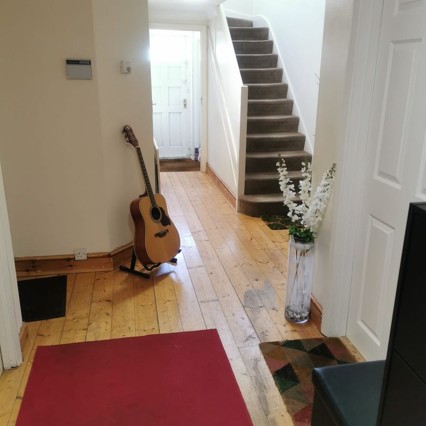 Oaklands 3 - Photo 1