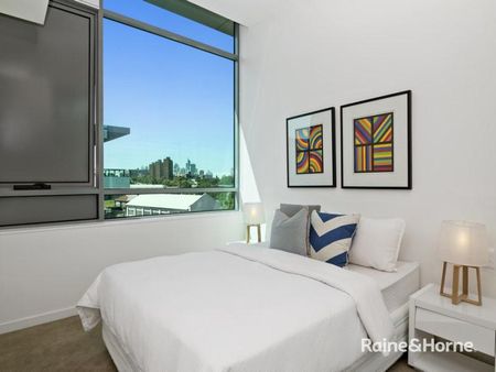 Luxury Bright North-Facing Apartment - Photo 3